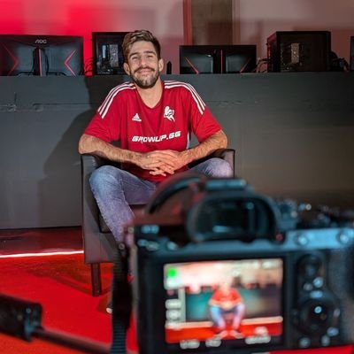 Staff for @growupesports
Manager Streaming and Call of Duty
Multimédia/Marketing/Manager
#FamiliaDCM😍 🎉