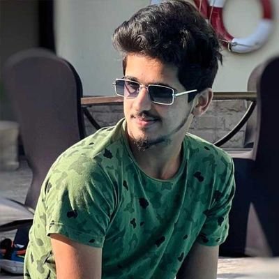 💸laugh and the world laugh with you
snore and you sleep alone🥷#cricket lover🥷🧌
