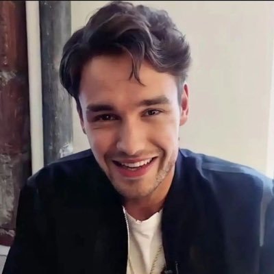 Directioner,Belieber & Robiner 4ever #WWABarcelona + #OTRAVienna + #PurposeTourPrague, @RobinPackalen followed 20.08.2014 & 3 concerts, Cam kissed me in Paris❤️