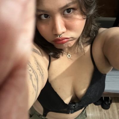nicadelqalleqo's profile picture. yeah so uhh can i get uhhhhhhhhhhhh warm hug to go pls?