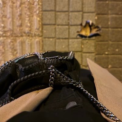 تلاحق سنينك وأطلب من الله التوفيق ترى العمر ما ياقف على حاجةٍ راحت
