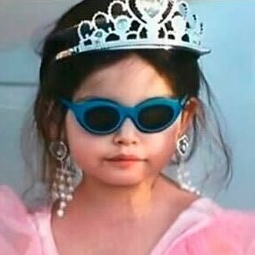 hazesmmns's profile picture. she/her┊professional overthinker, part-time feminist ✨ trying to save the world one meme at a time