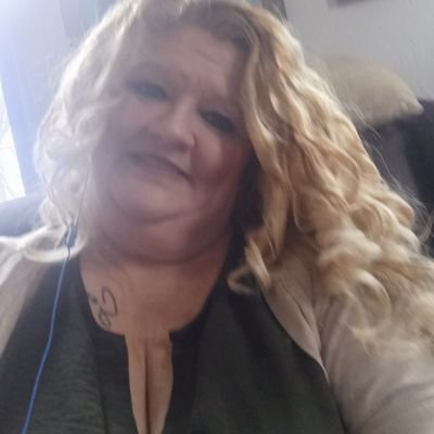 Trying to make it through bad days with chronic pain. #IC #Neuropathy #Fibro #ChronicPain #Hernias #Diabetes Mom Gma Single Love my Pug ♿❤💯🐶🎧💊🇺🇸