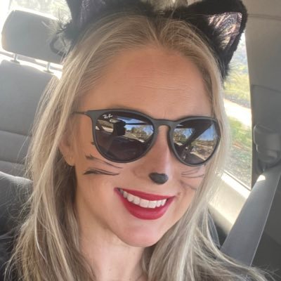 HiImKristens's profile picture. Vegan, animal and music lover and sober. The past is a flower. The future, the snow. The past is a liar. The future is a whore.