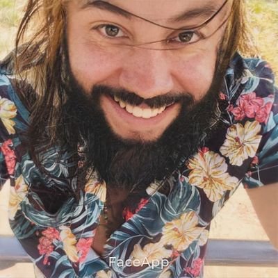 Talvez, quando eu te encontrar de novo
Eu jÔ não seja o mesmo moço e você não se sinta igual
Um papo de palavras reduzidas
E aĆ, como tĆ” tua vida?
Legal