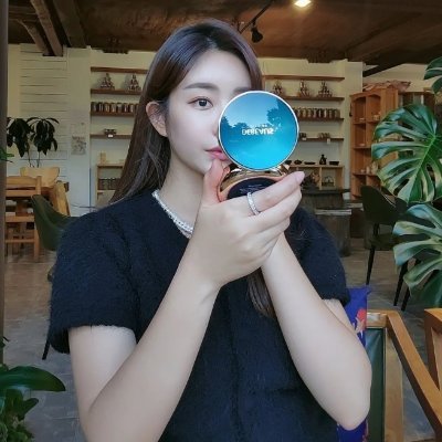 Croz1988's profile picture. Age: 30
Status: Single
Job: Fashion designer, part-time TikTok order-placing worker
Address: London, UK
Personality: Cheerful andgenerous