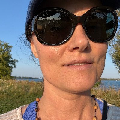 Karlsburgh's profile picture. art • design • social justice in all forms • biking + public transit • whimsy • photography • nature • culture + love 🌈✨