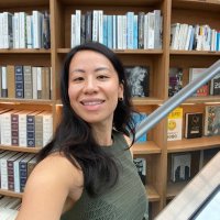 Jenn (bookmarkonthewall) (@bookmarkthewall) Twitter profile photo