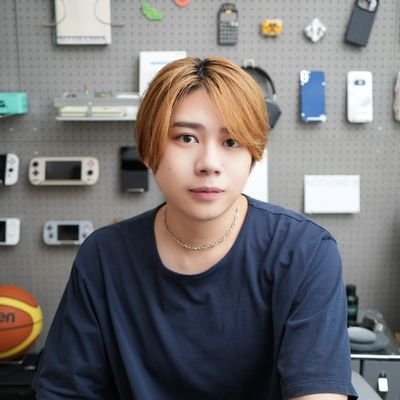 デザインディレクター・デザイナー / 武蔵野美術大学 デ情 非常勤講師 / マジシャン / Paraph編集長 @paraph14 / ex @SHIFTBRAIN