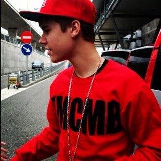 BombFake's profile picture. 