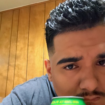 steve_flores55's profile picture. 26 and living live