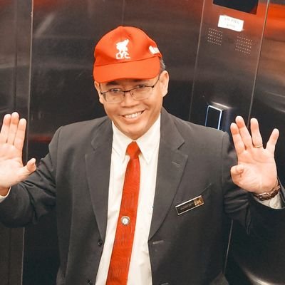 desmondj's profile picture. An ordinary guy living in an extraordinary world