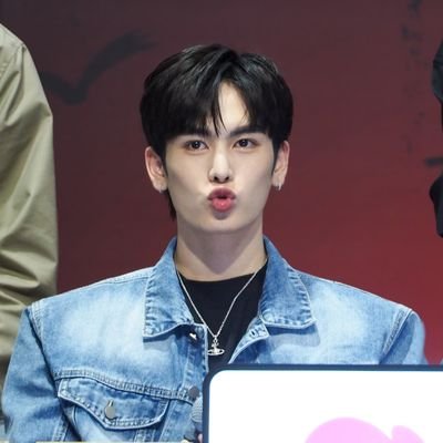 CloudyWindyys's profile picture. Just a girl who loves PerthSanta, tlefistone, kengnamping, NetJJ, & WilliamEst too much!