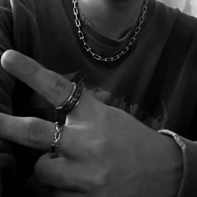 rvurss's profile picture. @rvurs_