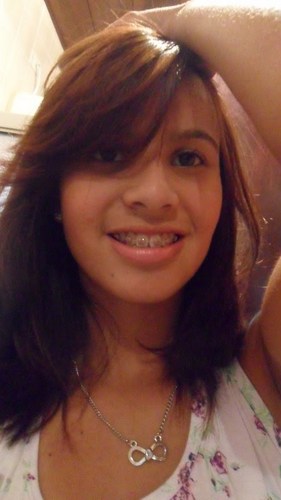 Taurina , Ciumenta , Carinhosa , Bipolar , Chata , Curiosa , Meiga , Bruuuta e Fofa , Prazer Jessyka. Follow-me friend:*