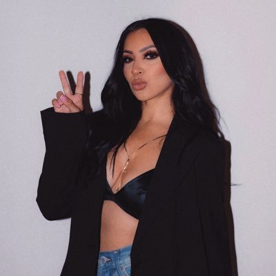 Evettexo's profile picture. 333 ✨