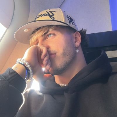 cosa ti rende felice :IL SOLE 🌞 🌞 🌞 una bella giornata di sole mi rende felice.... FAN ACCOUNT 🤍🌞