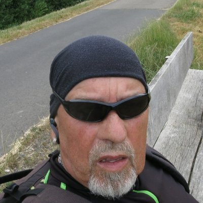 Hallo User, mein Name ist Jürgen Ihle, meine große Leidenschaft, sind klassische Automobil Ikonen und gemischte KI Kunst