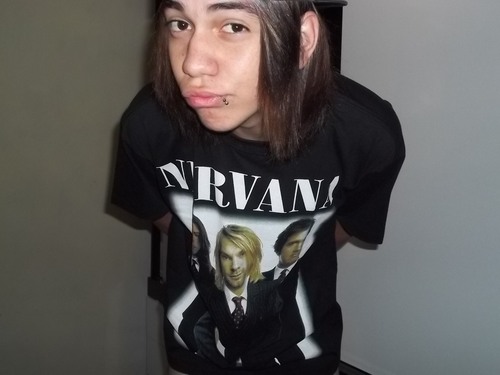 Rockeiro,16 Anos,Sargitário,Kurt Cobain,Nirvana o/ SlipKnoT \,,/ Um Sonho..?''Ser Pai''*-* Segue ^^ ?