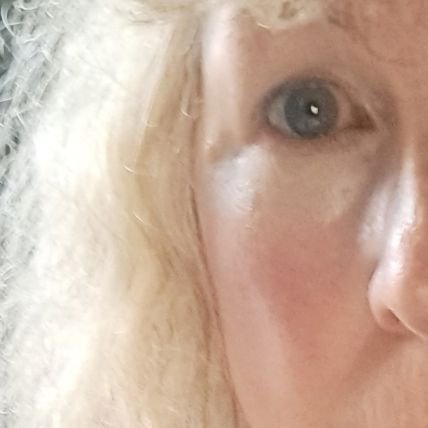 wendy_hume's profile picture. unvaxed