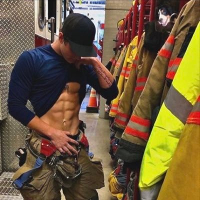 Firefighter 🔥. I do cocktributes and wanktributes. hot girls and females only. my queen @Lisa_6969_