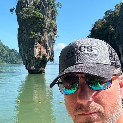 Army Wounded Warrior - underwater explorer - adventure traveler - Bond fan