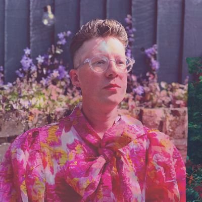 bad artist, punk poet, silly sausage | queer & anxious | medium size jew