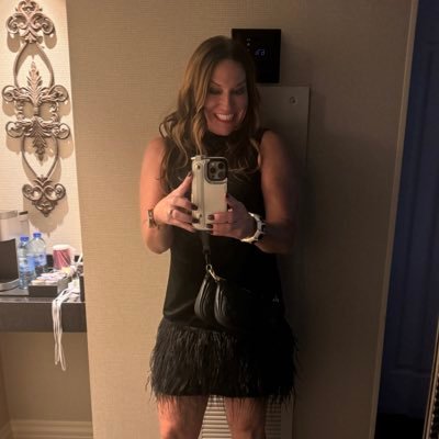 Meredit42851800's profile picture. 