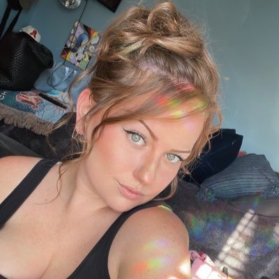 don’t talk to me unless it’s about pretty lights or real housewives 🫶 i make jewelry https://t.co/2xxx1knUWf