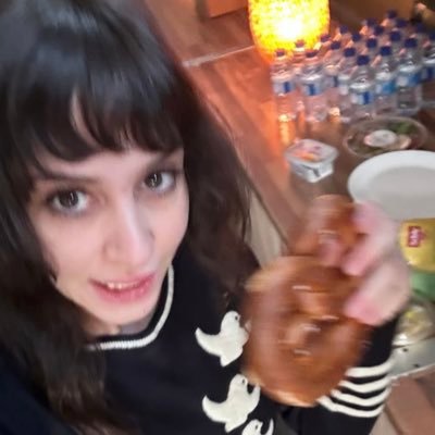 ripgreatperhaps's profile picture. at age 6 i was born without a face