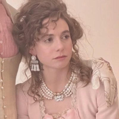 𝜗𝜚 | she/her | femme! | professional tweeter and deleter 𝜗𝜚