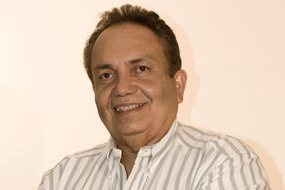 Pais: Colombia. Docente. Estudió Química y Biología. Estudios políticos. Ha trabajado en Asesoría y análisis político.