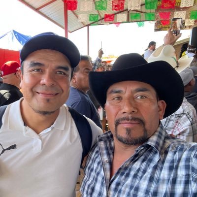 Soy obradorista, apoyo totalmente a nuestro presidente, y no soy 🤖, soy carne y hueso a diferencia de otros , amo mi país y deseo verlo limpio de lacras.