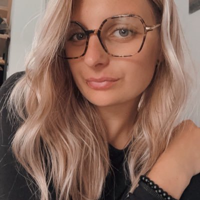 lindsayglz's profile picture. 