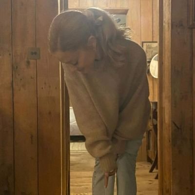 tfwjakee's profile picture. sweetener ﹙✿﹚