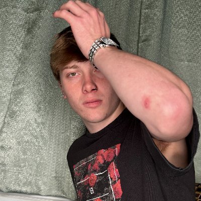 fluffydergvaler's profile picture. come see my d for 75% off rn only today hurryyy