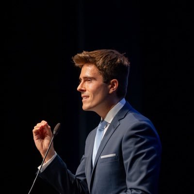 Asesor en comunicación política y profesional. Campeón del mundo de oratoria. 🇪🇸