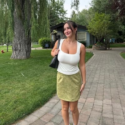 ElizabethW21024's profile picture. With God all things are possible 😍