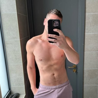 SummerBoiXX's profile picture. More than a summer fling 😝  18+