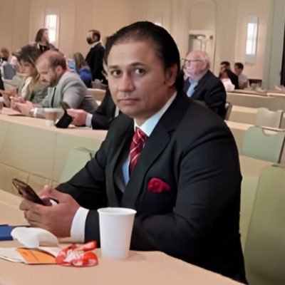bunny14774's profile picture. انسان بھی عجیب ہے نفرت کے اظہار میں تاخیر نہیں کرتا اور محبت کو چھپاتا پھرتا ہے .