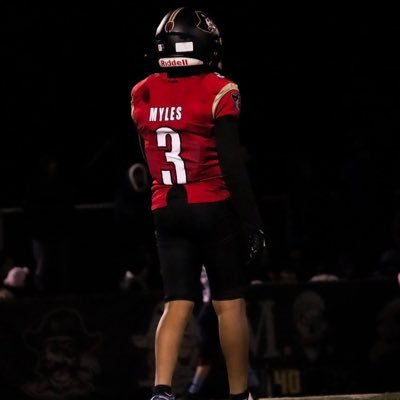 Class of 29’| MLB/RB | 5’8 170| @PCFB_Paladins | Head Coach: @Greg_Russo| Email: yaki9@icloud.com