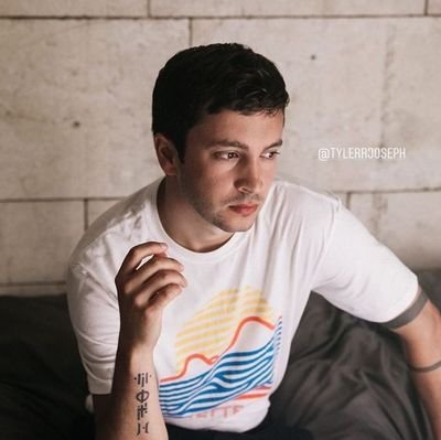 + loops of our favorite lead singer • dms open for requests, credit, or removal • i claim no videos as my own