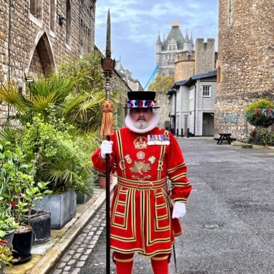 Retired Yeoman Warder(Beefeater) , served 35 yrs @RoyalAirForce Aircrew, @CityofLondon Freeman @LUFC fan Sgt At Arms of Tenby