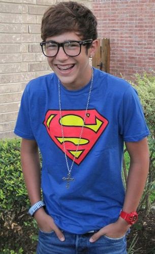 i go for TEAM MAHONE lil i love the crew lol