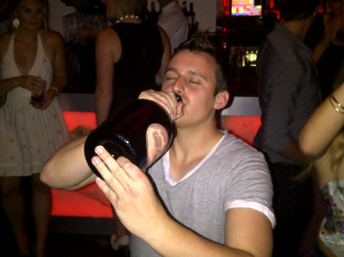 Love football , nights out and life!
Gooner till i die!