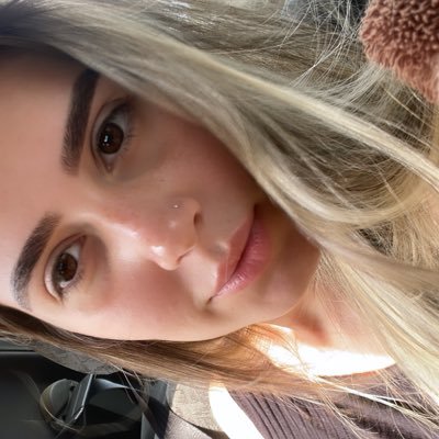 Ninguém apaga minha luz, por isso que ela é minha. Sou um ser de luz e ela brilha sozinha! ✨