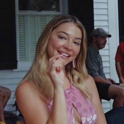 mwlivsz's profile picture. 