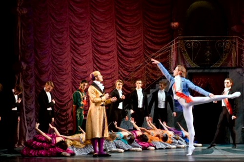 Former Soloist at Birmingham Royal Ballet.                  Royal Academy of Dance Graduate. PDTD 2016.           Ballet Teacher.