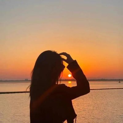 AlinaL26122's profile picture. 