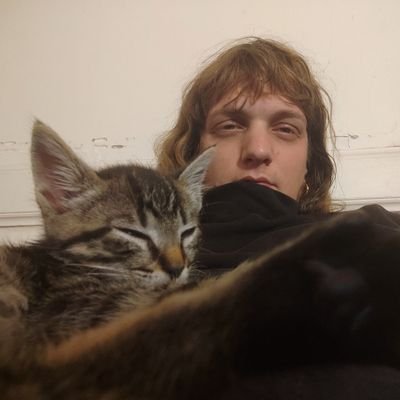 louisebabeuf's profile picture. militante autonome 🏴🏳️‍⚧️